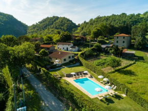 Beautiful Cottage in Dicomano with Swimming Pool Villore